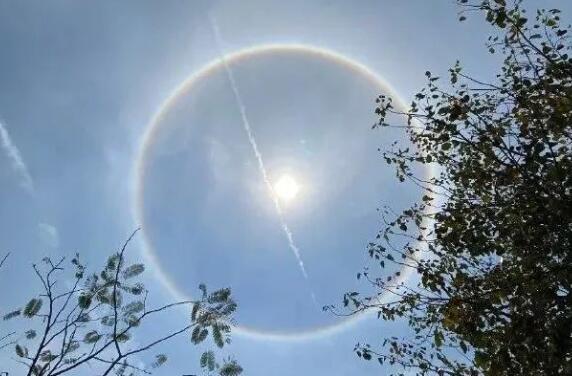 重庆金佛山现七彩光环是怎么回事 日晕是如何形成的