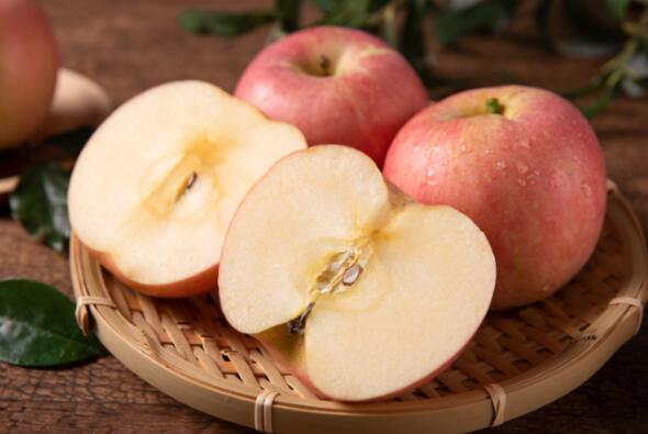 吃苹果为什么不能啃苹果核  吃苹果啃苹果核会怎么样
