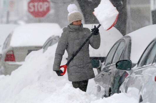 美国东部地区遭暴风雪袭击 纽约费城等地超6500万人受影响