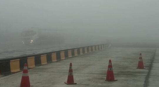 重庆多地出现能见度不足500米大雾 主城区最高温升至14℃