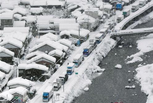 日本东北地区暴雪已致5人死亡 44人被困滑雪场获救