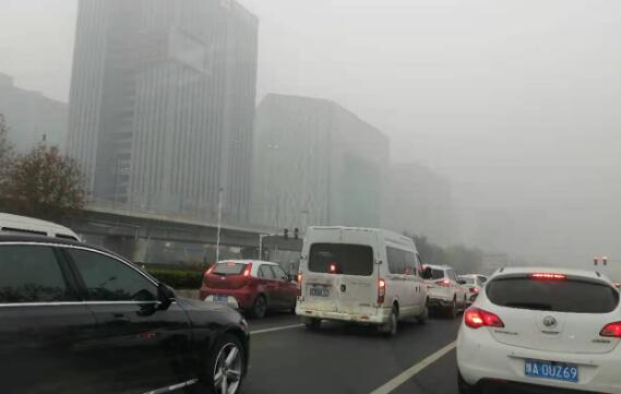 今日起东北黄淮新一轮雾霾来袭 局地降温幅度超过8℃