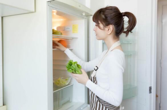 冰箱冷藏室结冰是什么原因 冰箱冷藏室结冰怎么解决