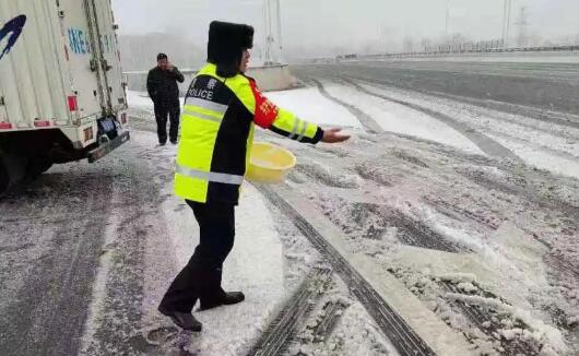 贵州发布道路结冰黄色预警 贵州这几条高速临时交通管制