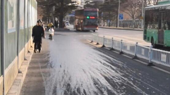 寒潮来袭郑州气温跌至-11℃ 交警大队公布5处结冰路段