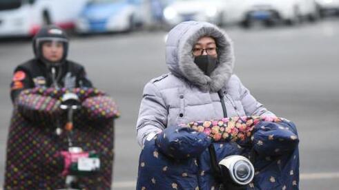 內蒙古多地出現(xiàn)大風揚沙的天氣 呼和浩特最高溫僅-7℃