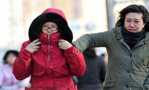 寒潮来袭辽宁气温降幅超10℃ 市民出行需加强防寒保暖工作