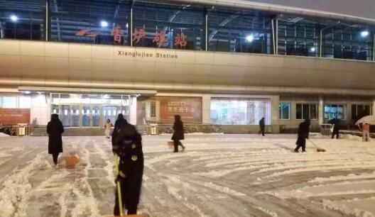 北京发布道路结冰黄色预警 市区137条公交线路采取临时措施