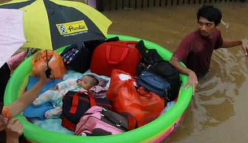 印尼南加里曼丹省暴雨引发山体滑坡 33人死亡另有13人失踪