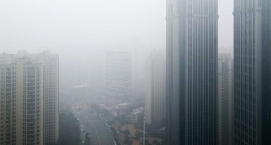 武汉雾霾来袭中度到重度污染 局地气温回升至12℃