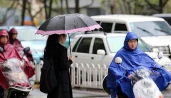 周末新疆多地区出现强降雪 华北黄淮等地雾霾围城