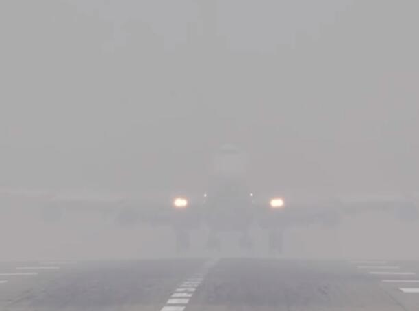 山东大雾致众多收费站封闭  济南遥墙国际机场多架航班延误