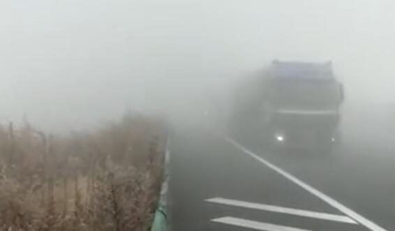 河北继续发布大雾橙色预警 京南京东等地高速临时关闭