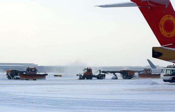 哈尔滨市迎来2021年首场强降雪 航班7架次取消8架次延误