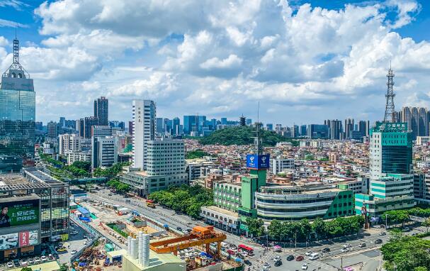 广东多地气温超25℃暖如初夏 广州有灰霾深圳沿海大风明显