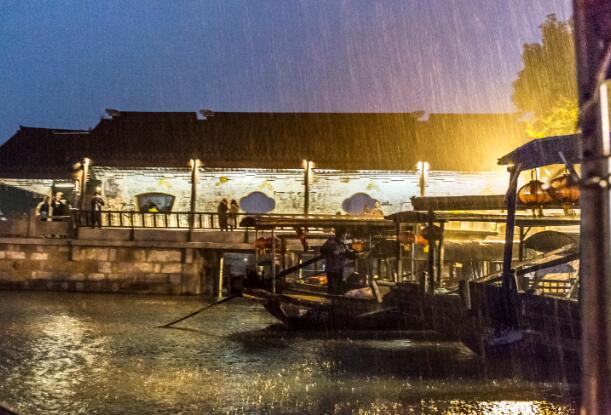 冷空气影响江苏未来3天迎大风大雨 南京元宵节将至雨水中度过