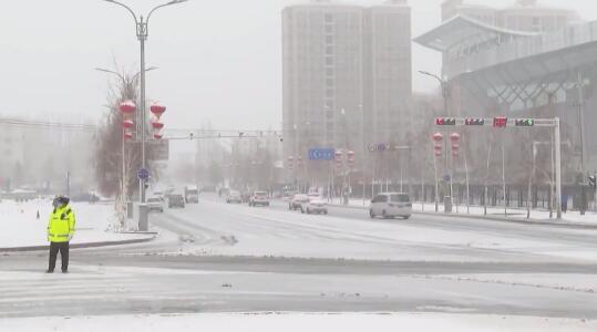 乌鲁木齐强降雪气温降至-15℃ 北疆地区将出现寒潮天气
