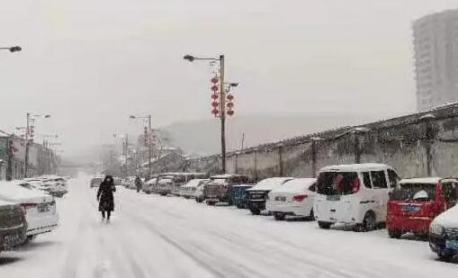 山西发布暴雪红色预警 境内多条高速暂时封闭