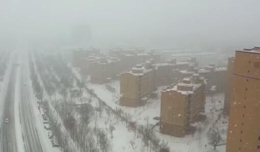 乌鲁木齐强降雪气温降至-15℃ 北疆地区将出现寒潮天气
