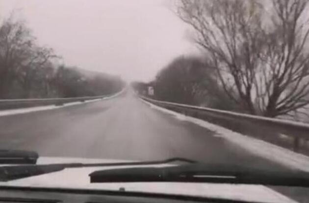 降雪致道路结冰宁夏部分高速实行管制  多条高速因为大雾不具备通行条件