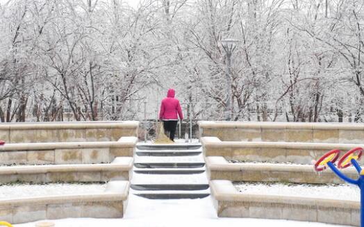 周末雨雪覆盖我国约六成国土 内蒙古东北地区降温超14℃