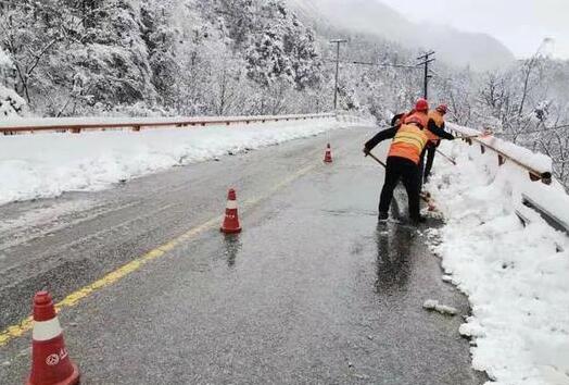 西安境内普降雨雪 部分山区路段仍实行交通管制