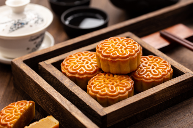 中秋节吃月饼的来历 中秋节吃月饼的由来和传说