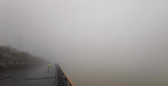 今晨舟山出行能见度不足500米浓雾 目前部分岛际航班停航