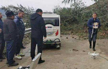 益阳桃江县一地段发生山体滑坡 交通中断目前未有人员伤亡