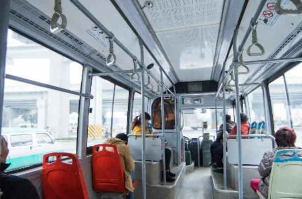 因道路结冰北京公交15条线采取措施 其中13条双向停驶