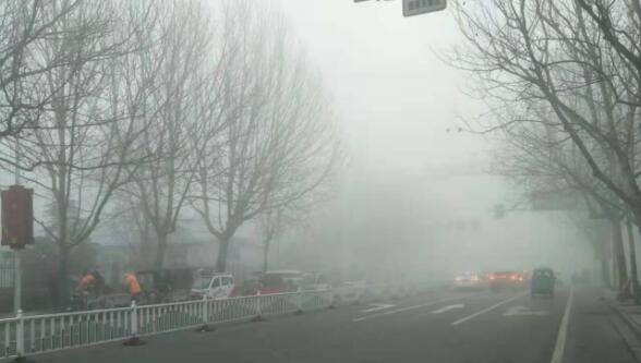 河北气象台发布大雾黄色预警 保定沧州等多条高速实施交通管制