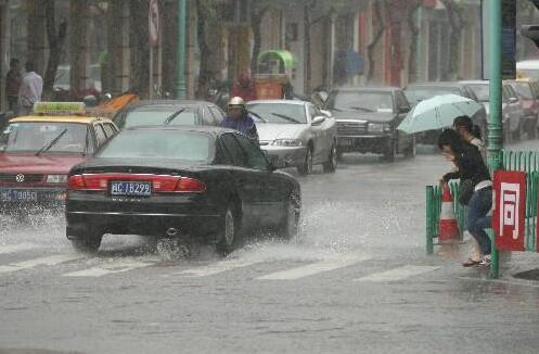 今日湖南依旧阴雨气温仅13℃ 市民出行请注意交通安全
