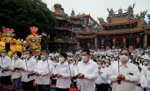 台湾多地干旱当局举办祈雨法会 网友：往年缺雨都这样子做