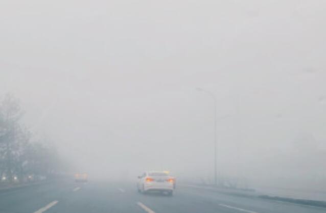 长春发布大雾黄色预警能见度不足500米 部分高速入口临时关闭