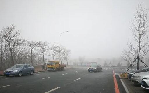 长春大雾黄色预警能见度不足500米 这几条高速路段交通管制