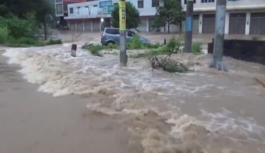 广西桂林发布洪水蓝色预警 大溶江漠川河出现1.0-1.5米涨幅