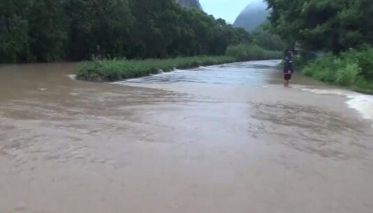 广西桂林发布洪水蓝色预警 大溶江漠川河出现1.0-1.5米涨幅