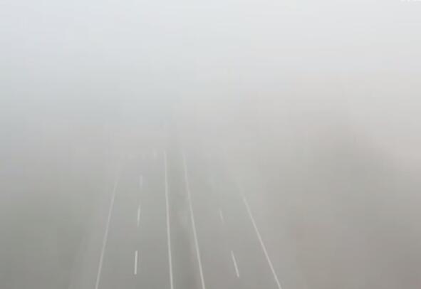 受大雾影响甘肃这条高速路段交通管制  禁止所有车辆驶入高速通行