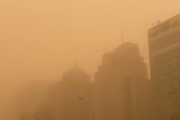 陕西发布沙尘暴黄色预警 西安本周阴雨频繁18日降温显著