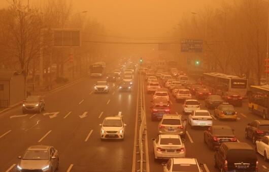 北京空气质量已达严重污染 天空变黄能见度仅100米