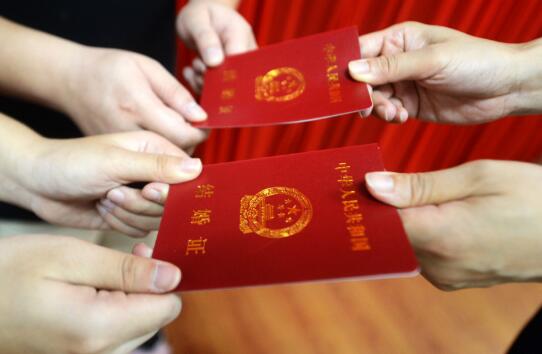 中国结婚登记人数7年连降是怎么回事 为什么结婚的人逐年减少