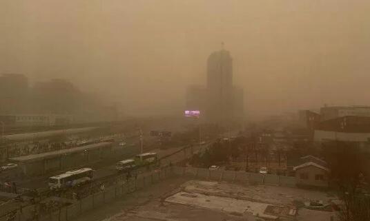 受强沙尘暴天气影响 北京两大机场航班取消超400架次