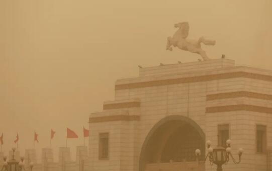内蒙古发布沙尘暴橙色预警 出港航班取消高速公路管制
