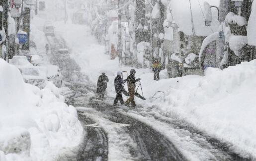 日本长野县一滑雪场发生雪崩 已造成1人死亡2人受伤