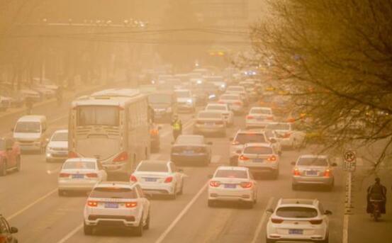 中央气象台继续发布沙尘暴蓝色预警 河北北京等地重度空气污染