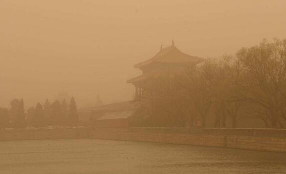 北方多地沙尘暴天气逐渐扩散 上海杭州等地气温回升至25℃