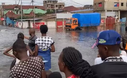 刚果首都金沙萨暴雨引发洪灾 目前造成至少4人死亡