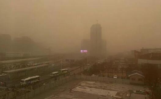 蒙古国沙尘暴天气再度南下 北京多地出现空气质量污染