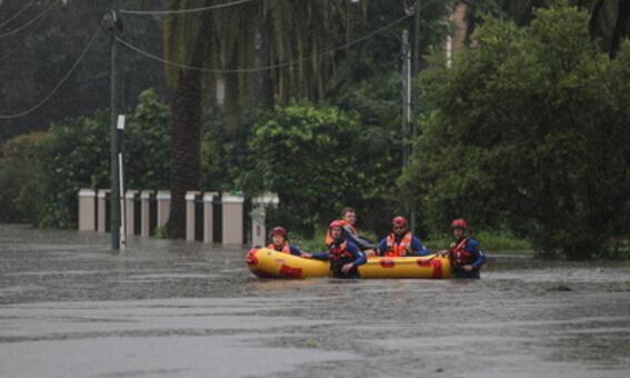 澳大利亚新南威尔士州发生洪灾 当地18000人被迫疏散