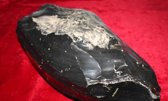吉林发现巨型黑曜岩石叶石核是怎么回事 专家：预测距今约两万年